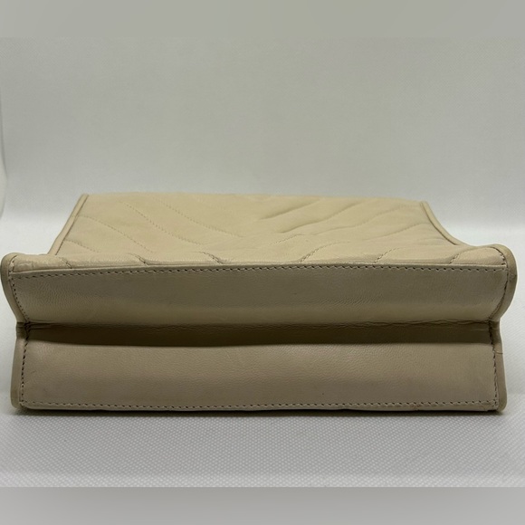 CHANEL Vintage Diamond Quilted Lambskin Pearl Gold Chain Shoulder Bag Small - Picture 10 of 16